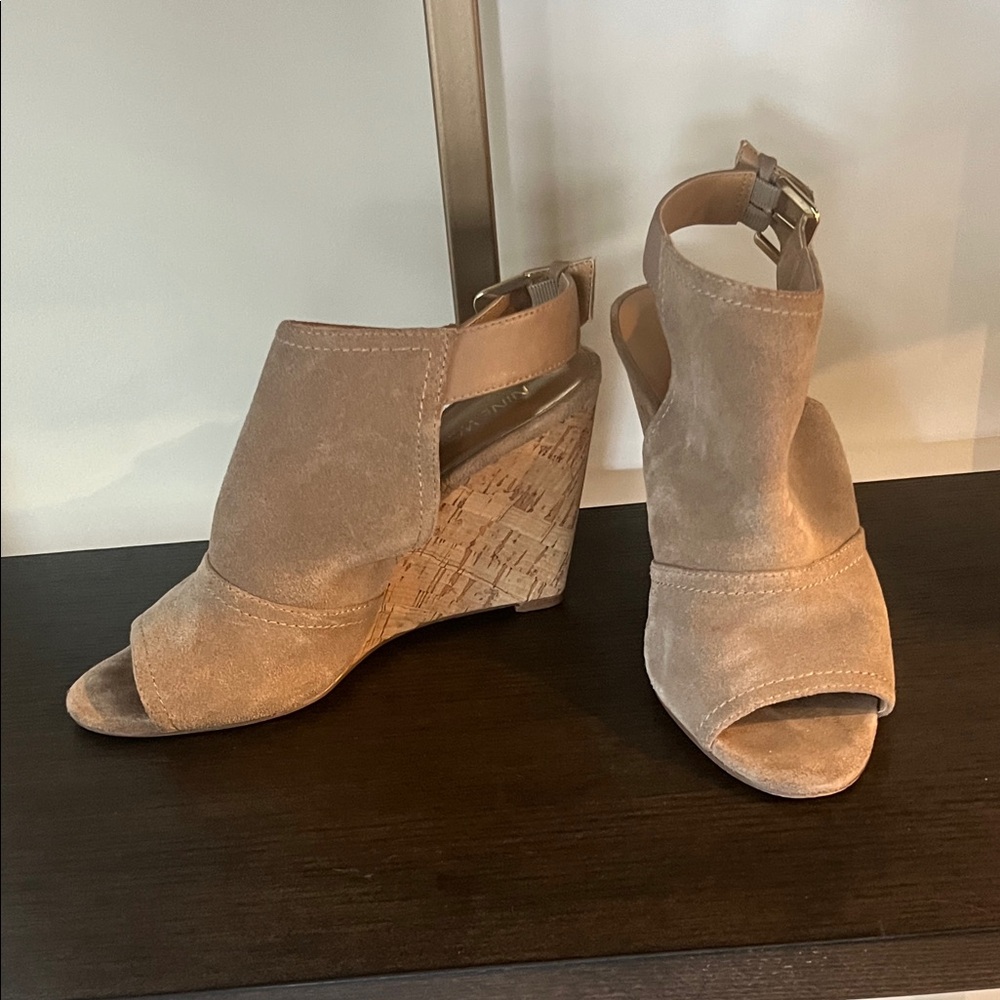 Elegant Nine West Tan Wedge Sandals